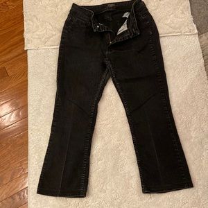 Lee riders women’s jeans size 12 P in black. These are in excellent condition.